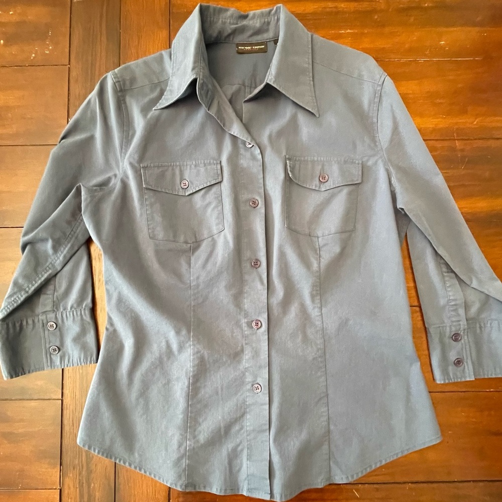 Women’s dark blue New York & Company stretch 3/4 length sleeve button down